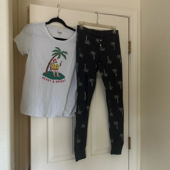 BUNDLE THREE ITEMS Christmas pajamas from Old Navy - Picture 1 of 6